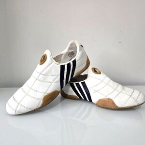 ADIDAS Y3 YAMAMOTO leather white and navy runners. Size 6.5 UK/ 8 US